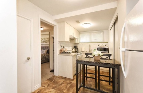 St. Andrews Apartment | Cheerful 2 bedroom home close to York mills Subway, Free parking