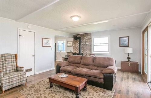 Kent House | Cheerful 2 Bedroom home on Lake Ontario
