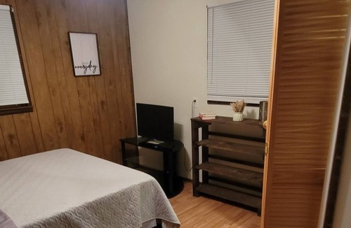 Trenton House | Cheerful 2 bedroom home