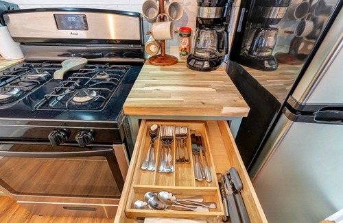 Southwest Garden House | Cheerful 2 Bedroom House on the Hill in St. Louis