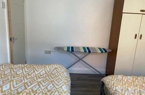 Blackburn Apartment | Cheerful 2 bedroom house with free parking