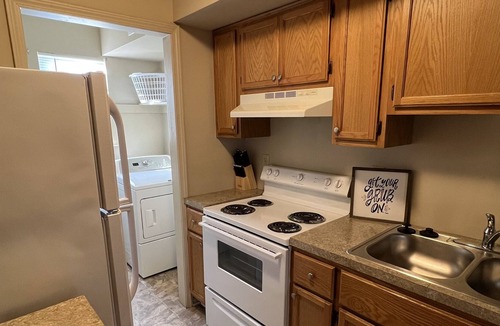 Sherwood House | Cheerful 2-bedroom townhouse close to everything