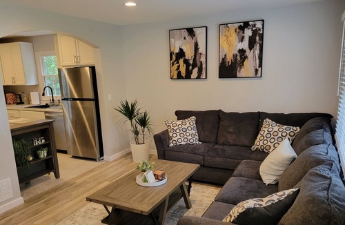 New Hartford House | Cheerful 2 Bedroom Residential home!