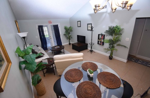 St. Marys House | Cheerful 2-bedroom 2 bath