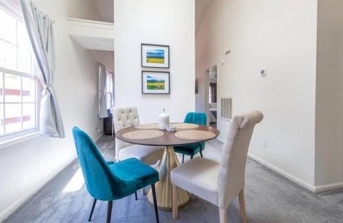 Northwest House | Cheerful 2 Bedroom Home near Virginia Wesleyan