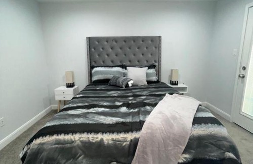 Southeast Houston House | Cheerful 2 bedroom w/ upstairs balcony & a view