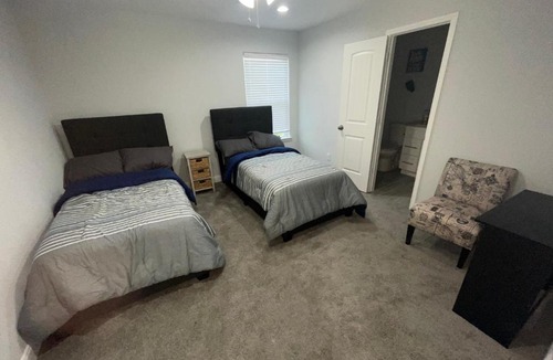 Southeast Houston House | Cheerful 2 bedroom w/ upstairs balcony & a view