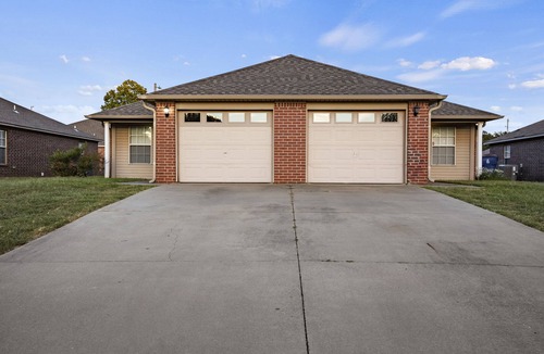 Fort Smith House | Cheerful 2 Bedrooms 2 Full Bathrooms Duplex