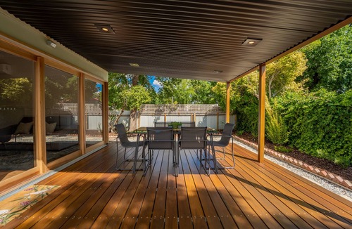 North Bendigo House | Cheerful 2 BR 2 BA home opposite friendly cafe/pub