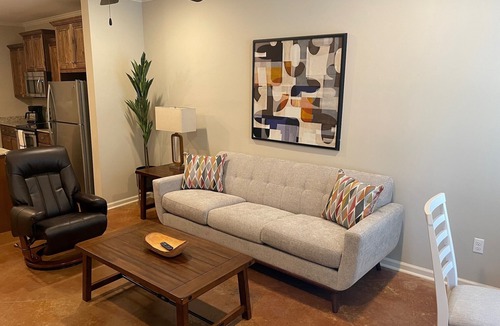 Lafayette House | Cheerful 2 BR Townhouse. Gated. Extended stay DISCOUNTS