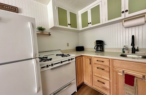 Town of Webb Apartment | Cheerful 2nd Floor Unit w/balcony