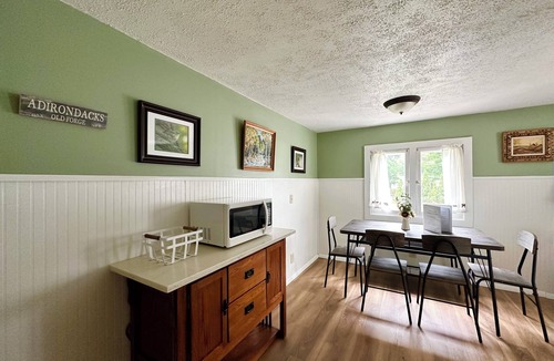 Town of Webb Apartment | Cheerful 2nd Floor Unit w/balcony