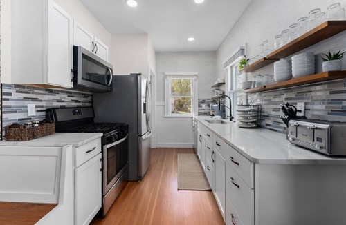 Sioux Falls House | Cheerful 3 Bed 1 Bath Bungalow w/Cathedral views