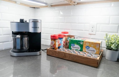 Citrus Heights House | Cheerful 3 bed rooms with pool