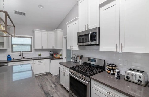 Citrus Heights House | Cheerful 3 bed rooms with pool