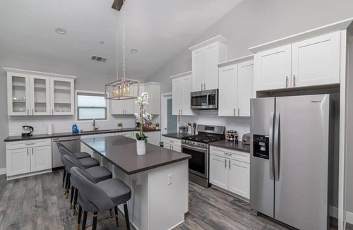 Citrus Heights House | Cheerful 3 bed rooms with pool