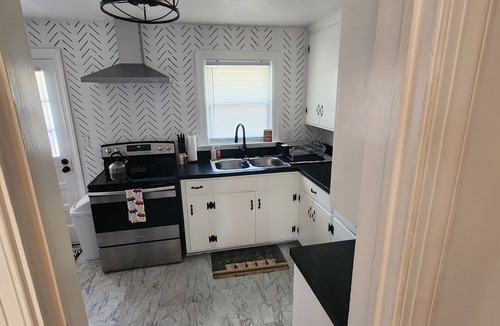 Barracks Rugby House | Cheerful 3 bedroom home with indoor fireplace
