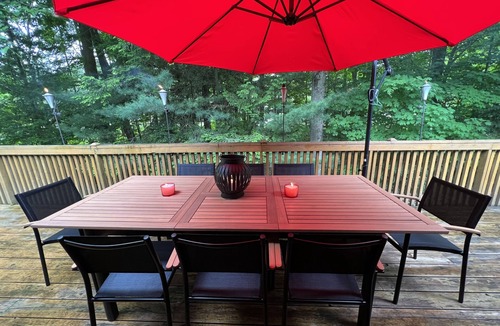 Lafontaine Cottage | Cheerful 3-bedroom Cottage with indoor fireplace