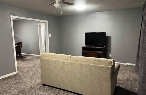 Tokio House | Cheerful, 3 bedroom house, free parking