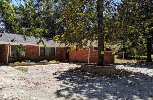 Newnan House | Cheerful 3-bedroom home