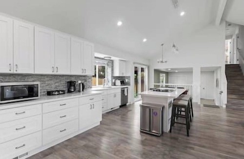 Kent House | Cheerful 3 bedroom home with ample parking spaces.