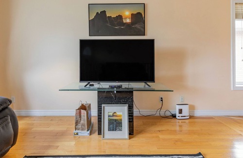 Windsor House | Cheerful 3 bedroom house in Downtown Windsor
