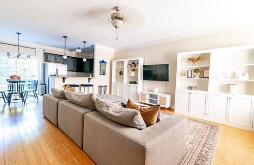 Lynchburg Villa | Cheerful 3-Bedroom Townhouse with King Bed
