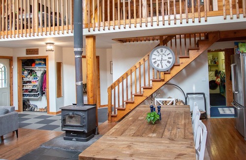 East Jewett Cabin | Cheerful 3-bedroom cabin with mountain view