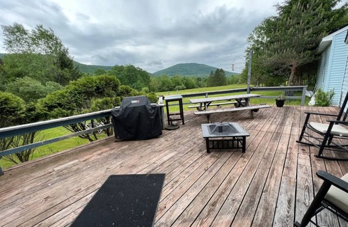 East Jewett Cabin | Cheerful 3-bedroom cabin with mountain view