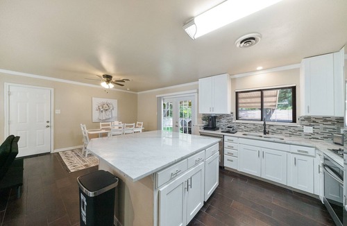 San Antonio House | Cheerful 3-bedroom Home with a Pool! And Game room. North central!
