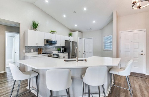 Lakeview Village House | Cheerful 3 bedroom villa