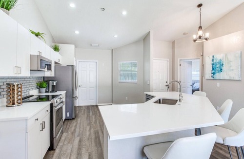 Lakeview Village House | Cheerful 3 bedroom villa