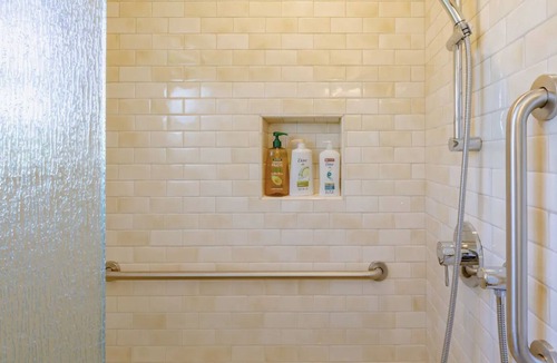 Lafayette House | Cheerful 3 Bedroom with Outdoor Deck!