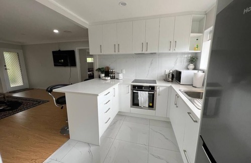 Goodwood Heights House | Cheerful 3 bedroom with free parking