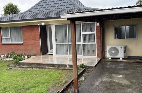 Goodwood Heights House | Cheerful 3 bedroom with free parking