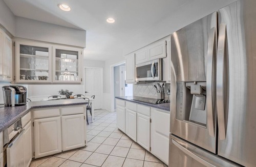 Northeast Dallas House | Cheerful 3-bedroom with a Pool