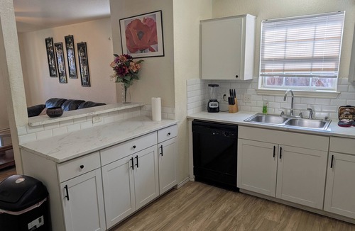 Killeen House | Cheerful 3-bedroom with fenced backyard.