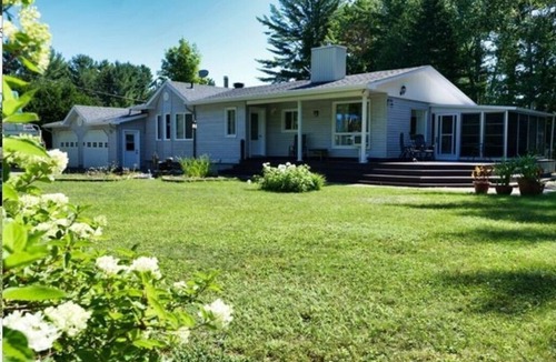 Bowman Cottage | Cheerful 3-bedrooms Riverside Cottage