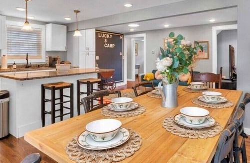 Waterford House | Cheerful 3bd Cape yards from beach/river access