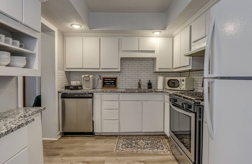 Midwest City House | Cheerful 3Bed 2Bath Home with Free Parking