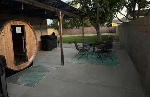 Quartz Hill House | Cheerful 3BR 2BA Sauna Spa Pool Table PPong BBQ More