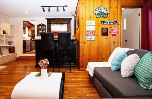 San Tomas House | Cheerful 3BR - Bar, Jacuzzi & Kids Treehouse