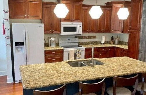 Winter Haven House | Cheerful 4 Bed, 3 Bath Home with Screened Pool