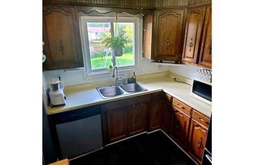 Sault Ste. Marie House | Cheerful 4-bedroom house with lots of Amenities