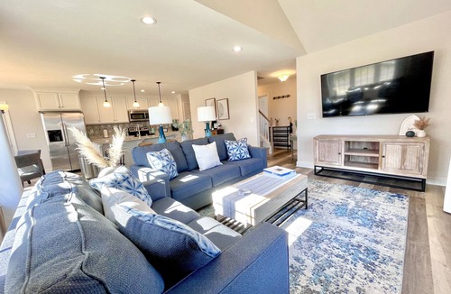 Mechanicsville House | Cheerful 4 bedroom w/game room, gym and free parking