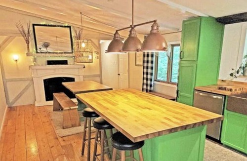 Groton House | Cheerful 4 bedroom, 2 bath house