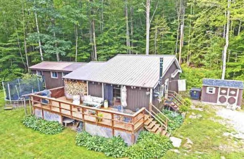 Groton House | Cheerful 4 bedroom, 2 bath house