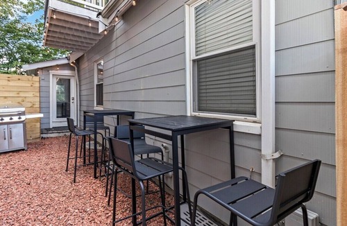 Oakley House | Cheerful 4-bedroom w/first floor master