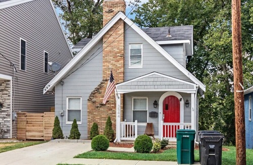 Oakley House | Cheerful 4-bedroom w/first floor master