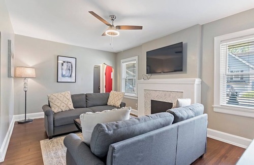 Oakley House | Cheerful 4-bedroom w/first floor master